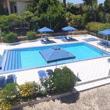Blue White Apartments - Kefallonia Poolside Retreats スパルティア エクステリア 写真