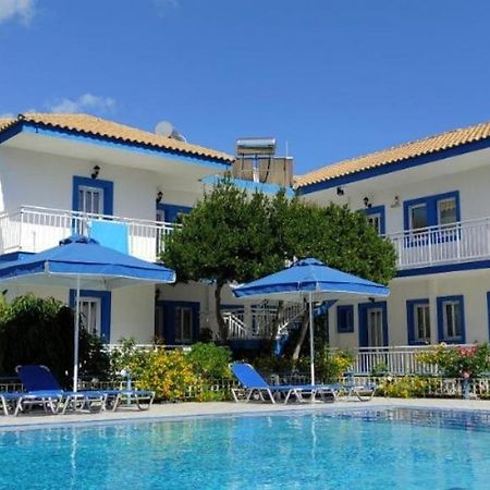 Blue White Apartments - Kefallonia Poolside Retreats スパルティア エクステリア 写真