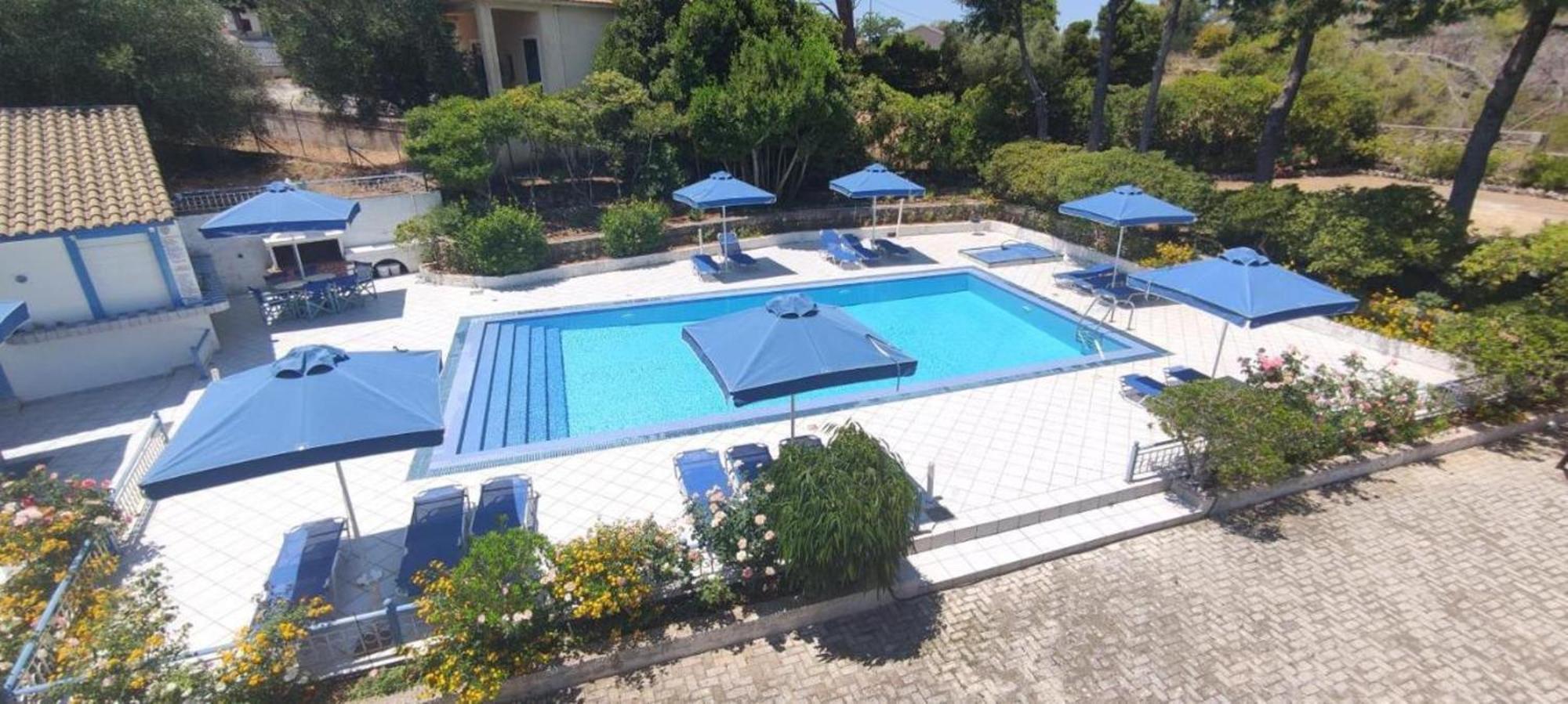 Blue White Apartments - Kefallonia Poolside Retreats スパルティア エクステリア 写真