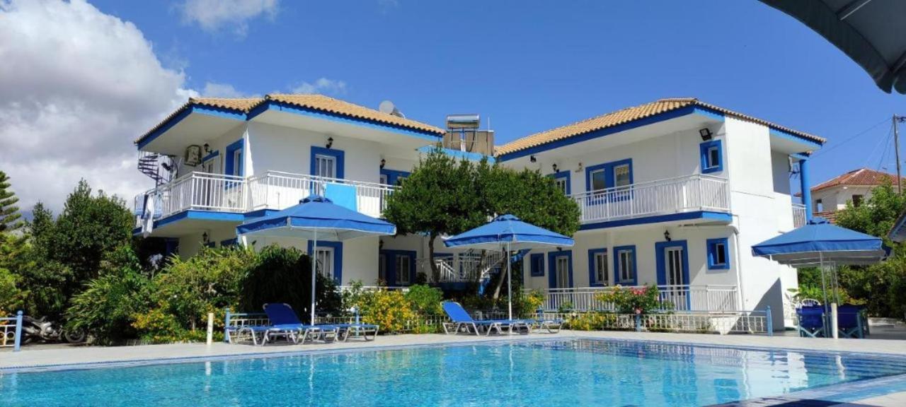 Blue White Apartments - Kefallonia Poolside Retreats スパルティア エクステリア 写真