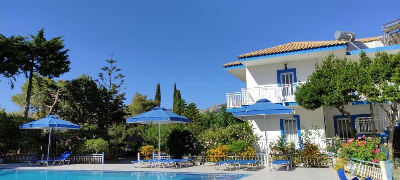 Blue White Apartments - Kefallonia Poolside Retreats スパルティア エクステリア 写真