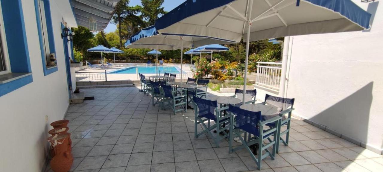 Blue White Apartments - Kefallonia Poolside Retreats スパルティア エクステリア 写真