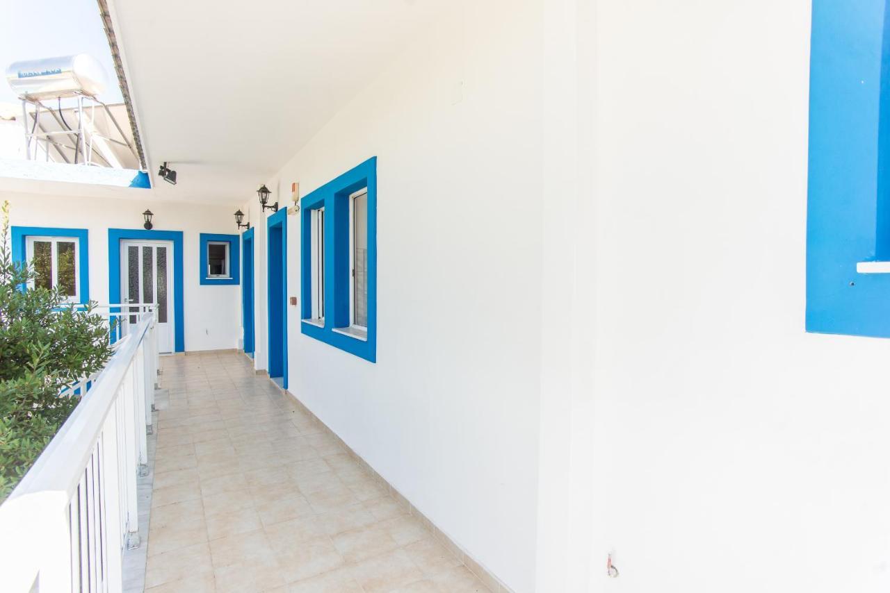 Blue White Apartments - Kefallonia Poolside Retreats スパルティア エクステリア 写真