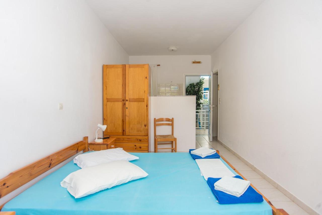Blue White Apartments - Kefallonia Poolside Retreats スパルティア エクステリア 写真
