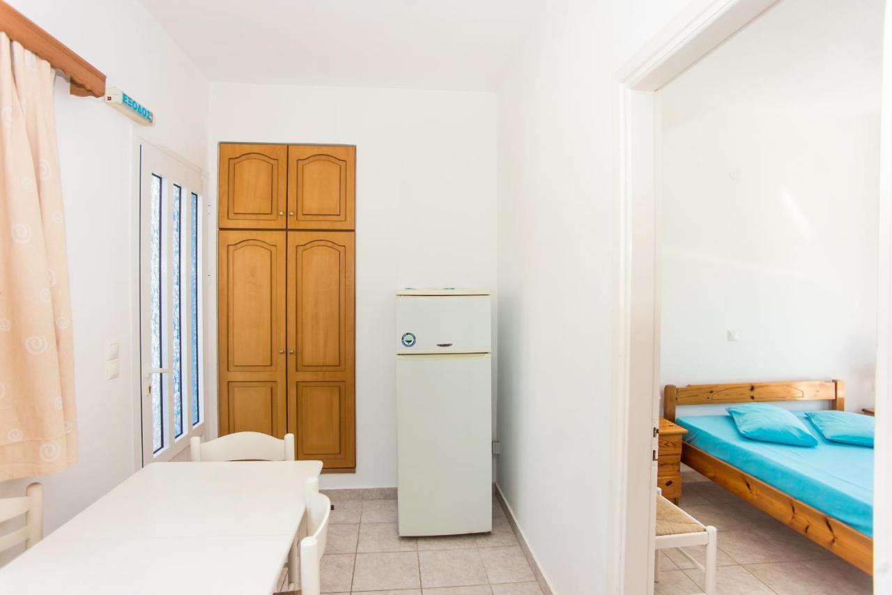 Blue White Apartments - Kefallonia Poolside Retreats スパルティア エクステリア 写真