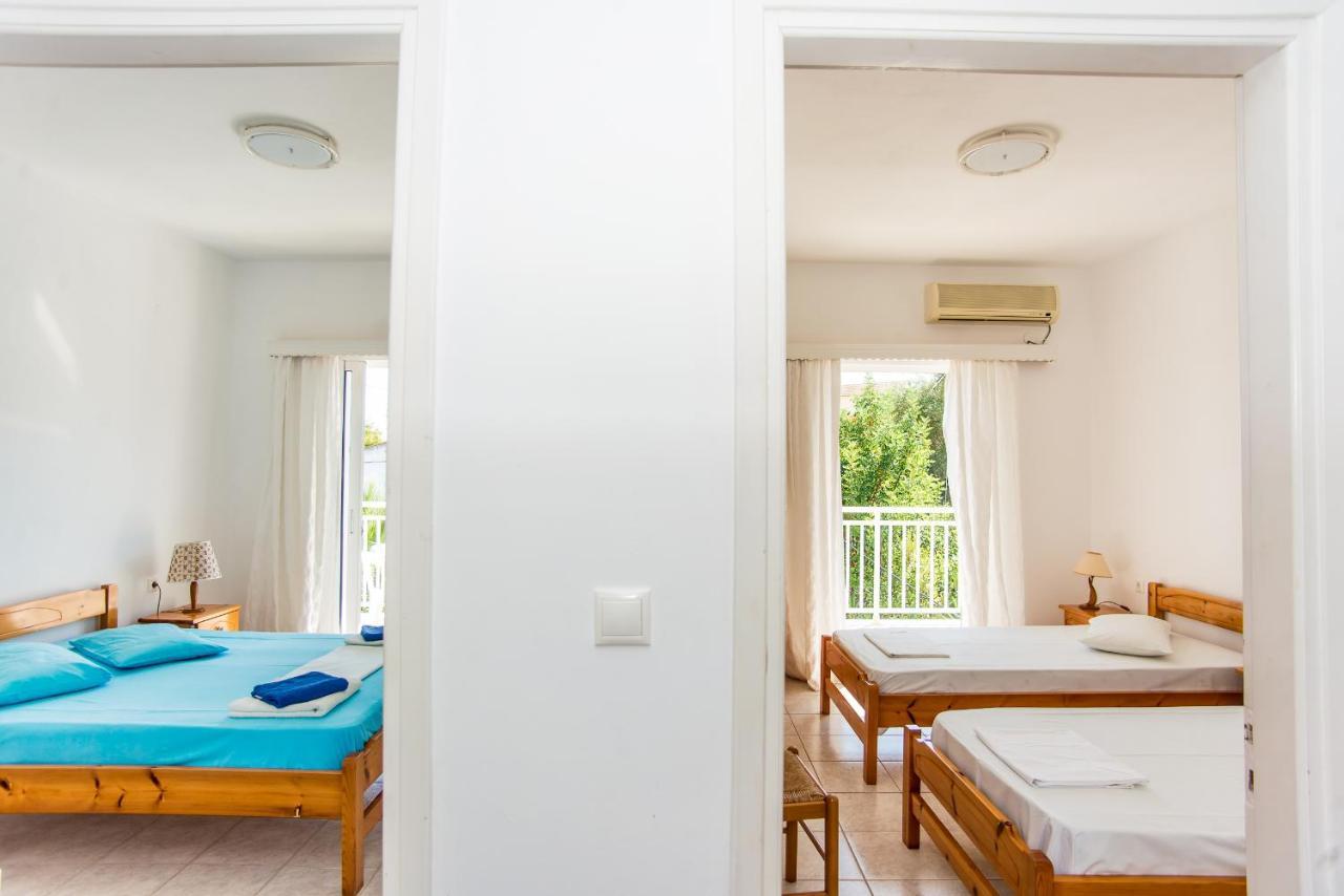Blue White Apartments - Kefallonia Poolside Retreats スパルティア エクステリア 写真